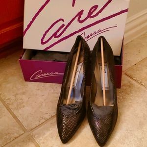 NIB Caressa heels 9